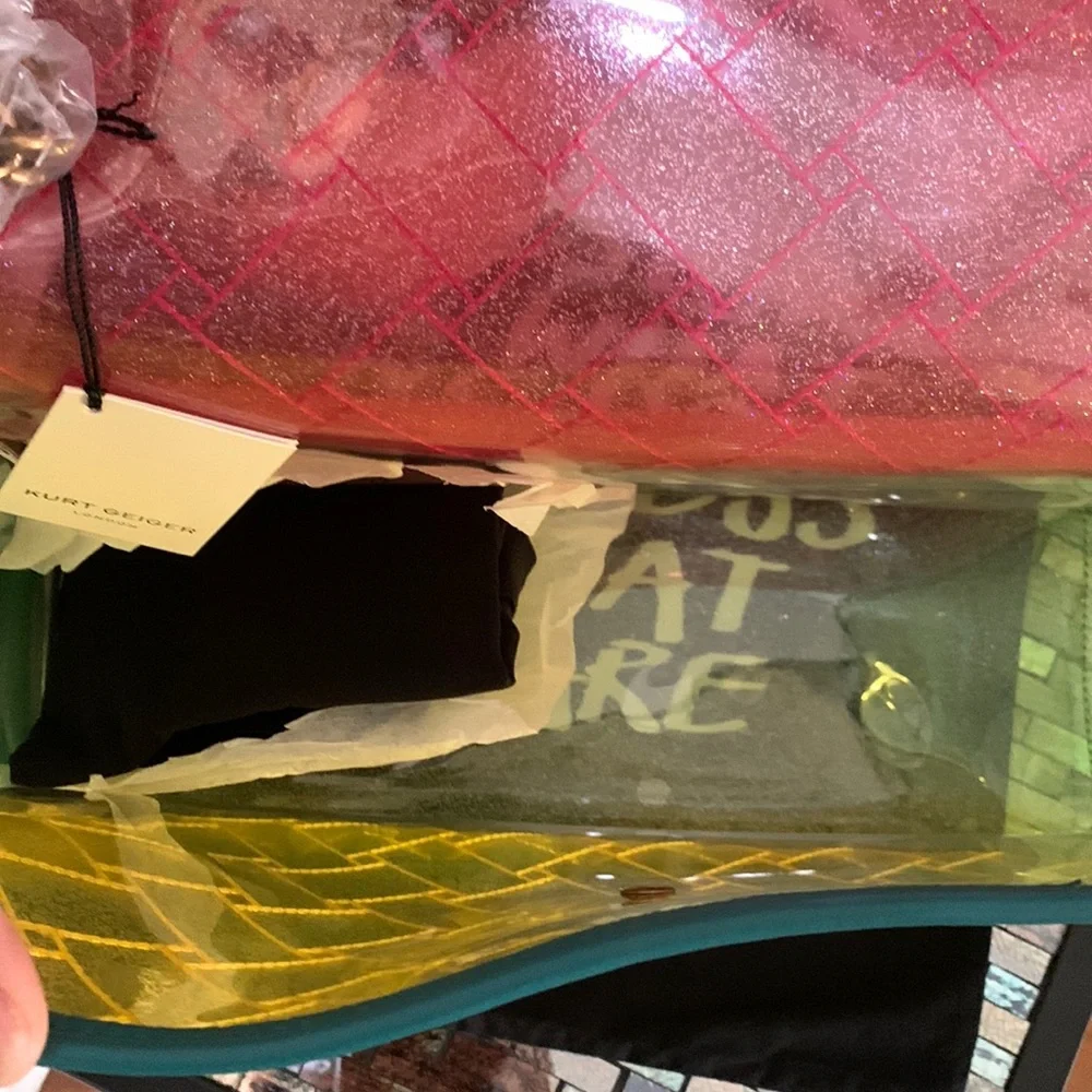 Kurt Geiger London XXL Kensington Vinyl Convertible Shoulder Bag - Picture 11 of 17